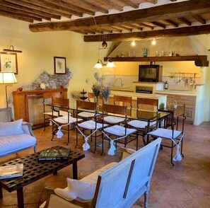 Dining - Private Villa and Pool in your own Tranquil Oasis (Radicondoli)