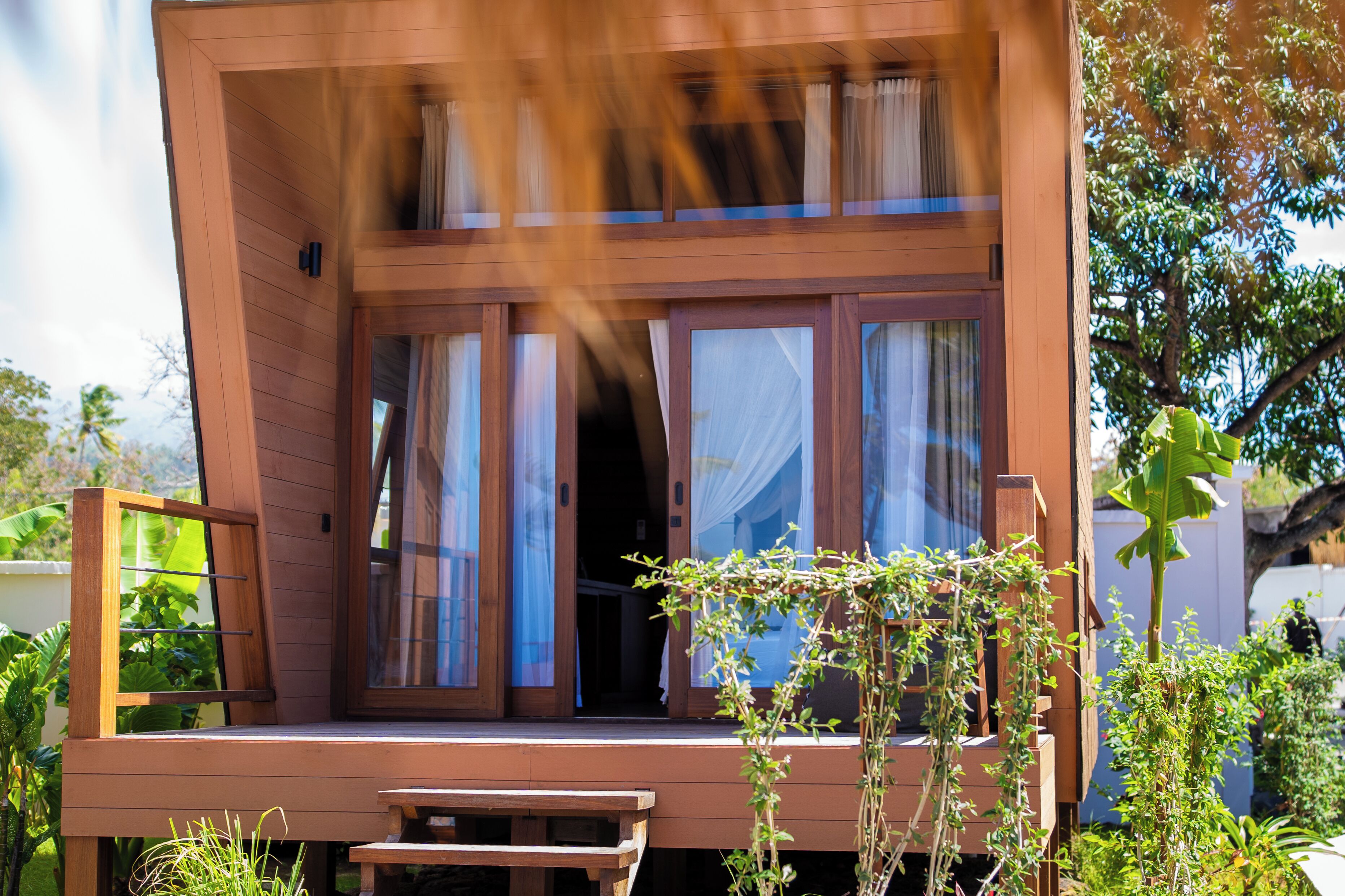 Kahden hengen junior-huone, näköala uima-altaalle | Terassi/patio