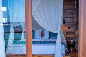 Suite superior, vista al mar | Cortinas blackout, insonorización y tabla de planchar con plancha 