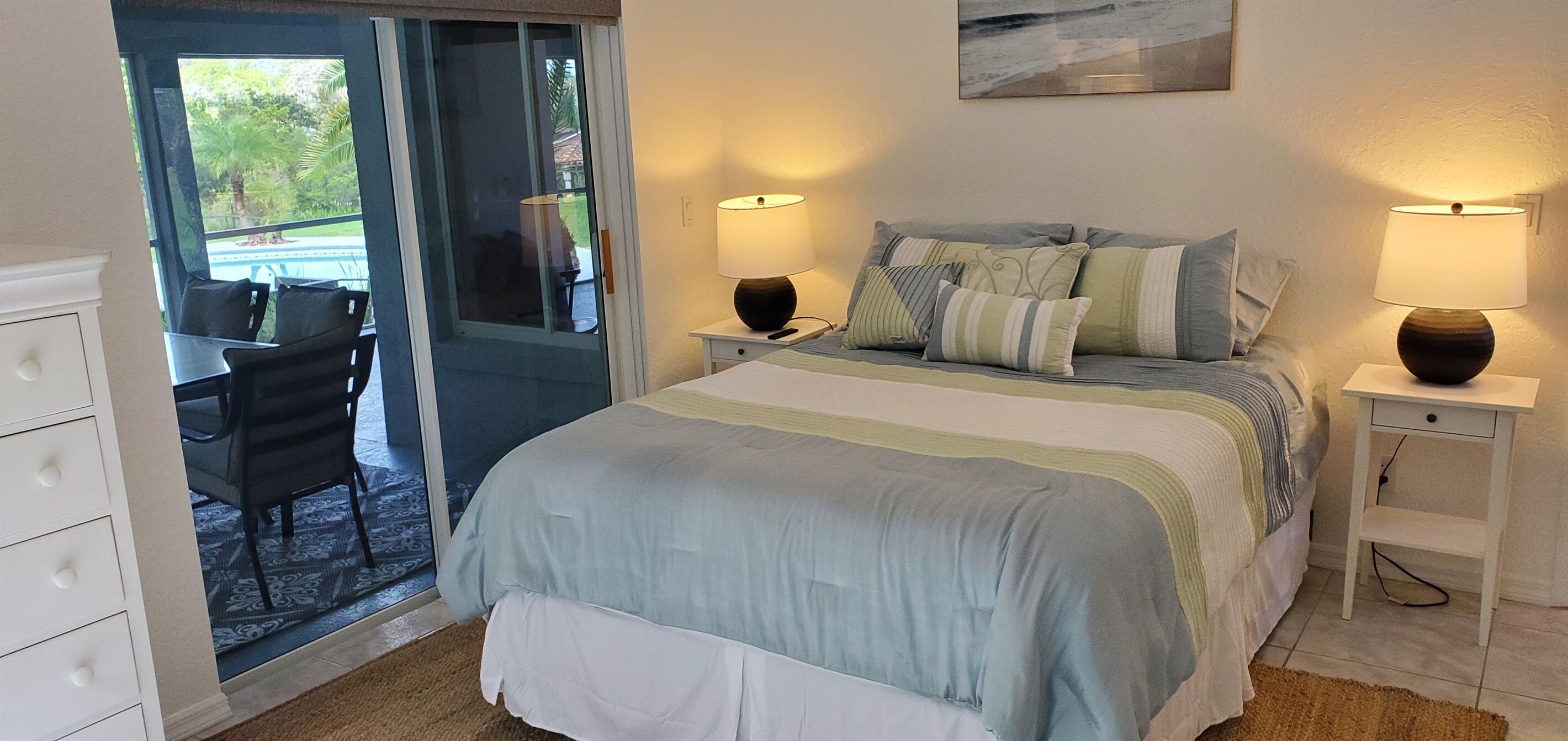 3 habitaciones, tabla de planchar con plancha, wifi y ropa de cama 