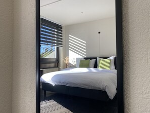 8 多间卧室、免费 WiFi、床单