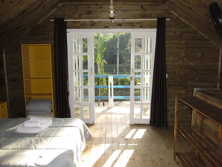 1 室のベッドルーム、WiFi (無料)、ベッドシーツ. Beautiful chalet overlooking Pico do Marumbi