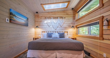 #4 CABIN COUPLES KING BED HOTTUB BEACH