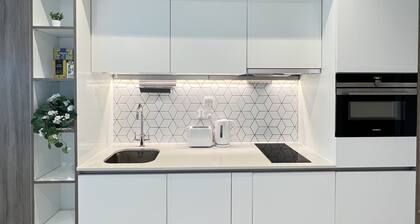 LUXURY HEATHROW AIRPORT VOYAGER HOUSE APARTMENTS