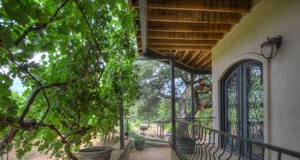 The Guesthouse at The Lonely Oak