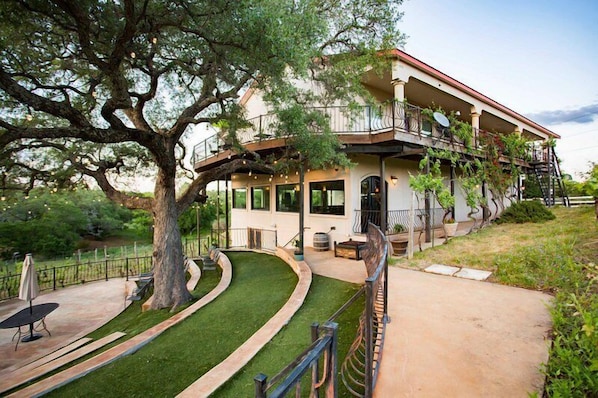 Exterior - The Guesthouse at The Lonely Oak (Llano)