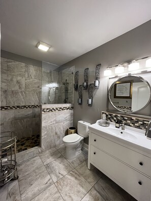 Room 2 | Bathroom - The Guesthouse at The Lonely Oak (Llano)