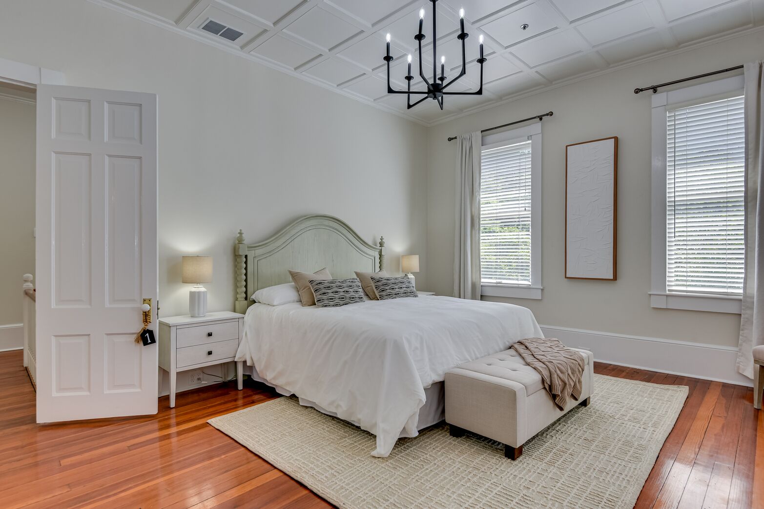 6 bedrooms, iron/ironing board, WiFi, bed sheets