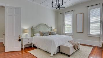 6 bedrooms, iron/ironing board, WiFi, bed sheets