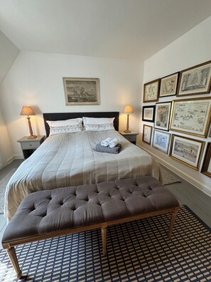 Kamar Double Klasik | Didekorasi berbeda-beda dan dilengkapi dengan perabotan berbeda-beda