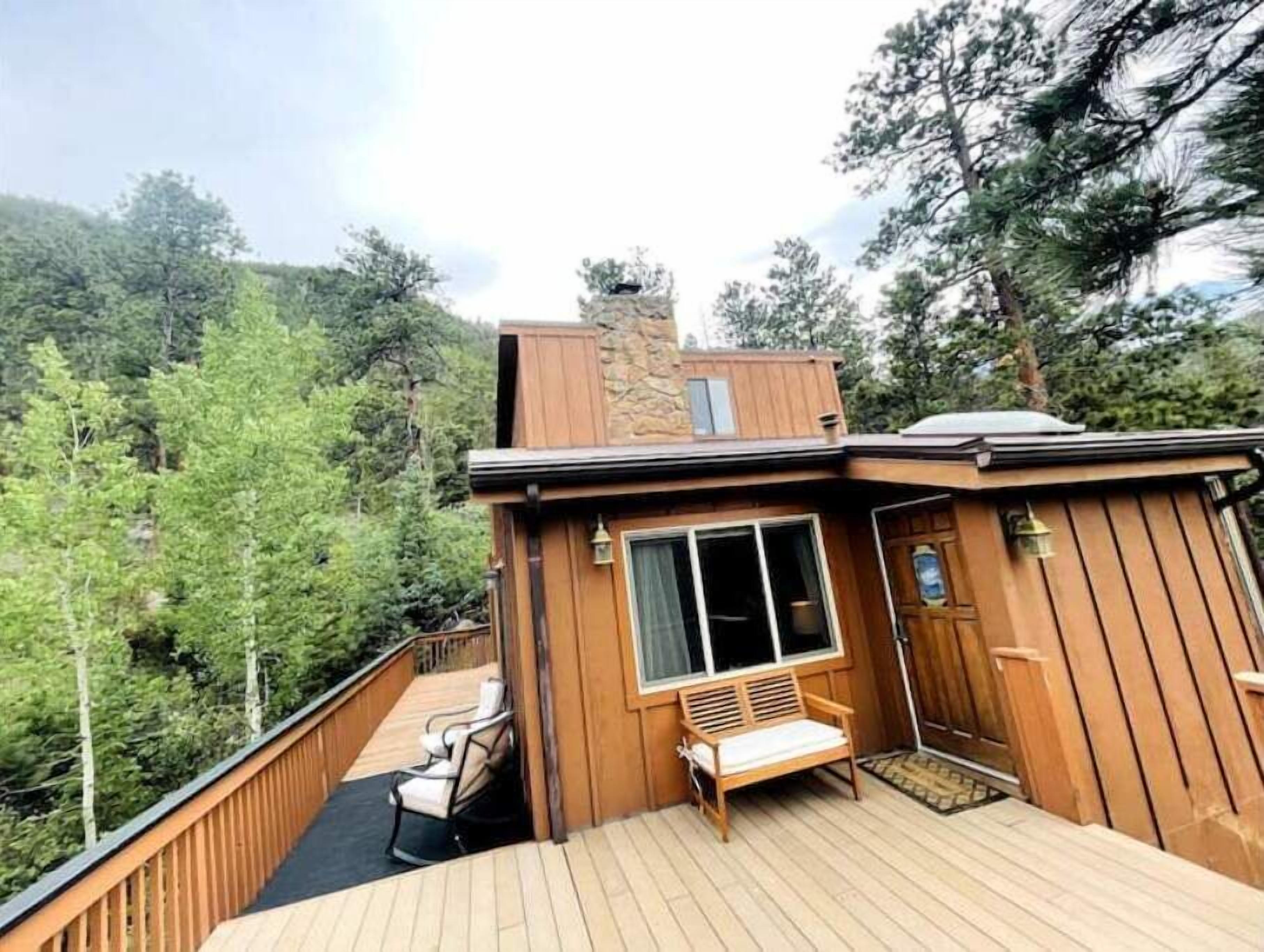 Decks+Views+Hot Tub+Fireplaces+Heart = A Cabin Beloved by All