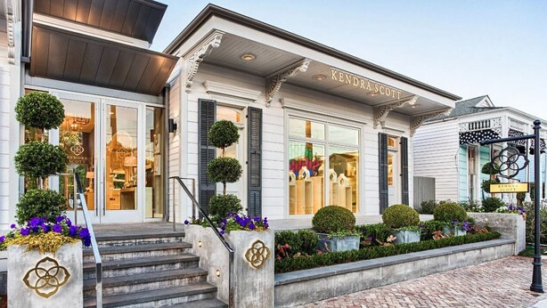 A boutique hotel with a classic facade, a grand entrance, and a well-maintained garden. - Location, Location, Location! Welcome to a charming 1BR in Uptown New Orleans.  (New Orleans)