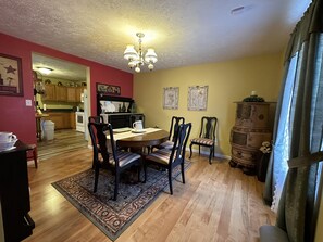 Dining - Secluded Large Group Cabin with a Hot Tub and Wi-Fi (Campton)