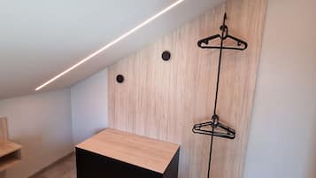 2 slaapkamers, een strijkplank/strijkijzer, reisbedje, gratis wifi