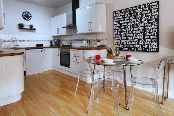 Standard Apartment, Non Smoking | Private kitchen | Fridge, microwave, oven, stovetop