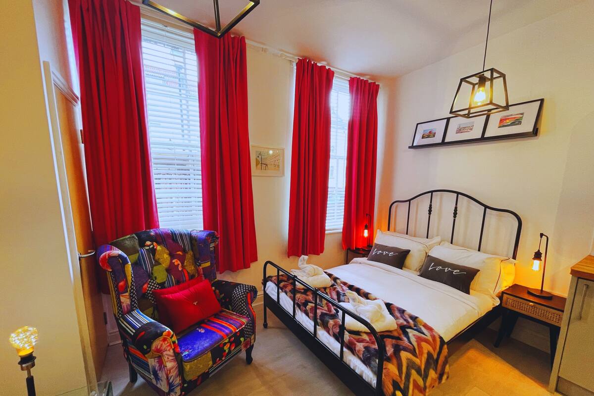 Iron/ironing board, free WiFi, bed sheets