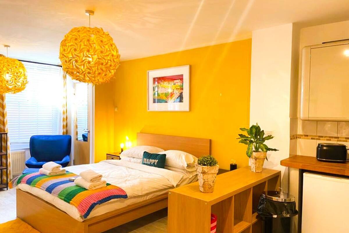 Iron/ironing board, free WiFi, bed sheets