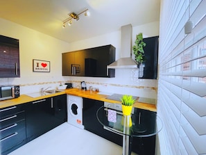 Classic Studio | Private kitchen | Fridge, microwave, oven, stovetop
