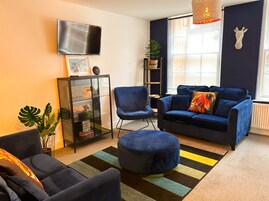 Standard Apartment, Non Smoking | Living area | Smart TV