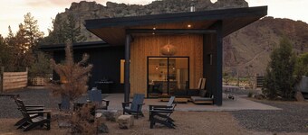 Smith Rock Oasis w/ Hot Tub Steps to the Park