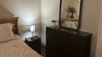 2 bedrooms, iron/ironing board, WiFi, bed sheets