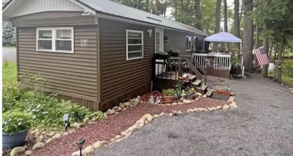 Beautiful, cozy 2 bedroom house on Brantingham Lake!