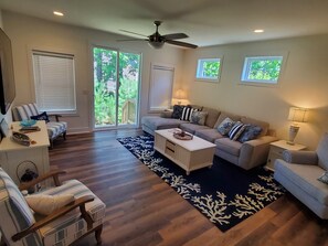 Smart TV - Cozy beach home, perfect for your next family vacation! (Ocean View)