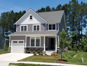 Exterior - Cozy beach home, perfect for your next family vacation! (Ocean View)