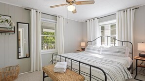 Unclassified image, 4 of 26, button - Stunning Lakefront Home in peaceful cove on Lake Lure! (Lake Lure)