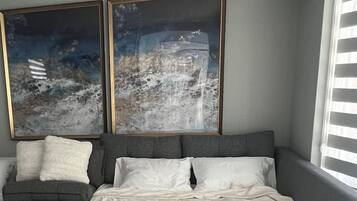 3 habitaciones, caja de seguridad en la habitación y escritorio