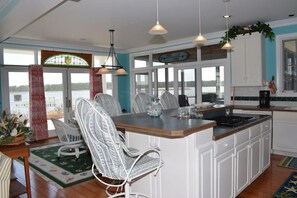 Microwave, dishwasher