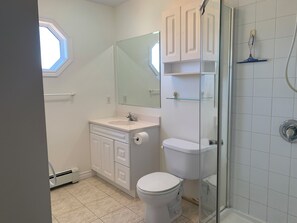 Shower, hair dryer, towels, soap - Golf Shore Hideaway    Stanhope PEI (York)