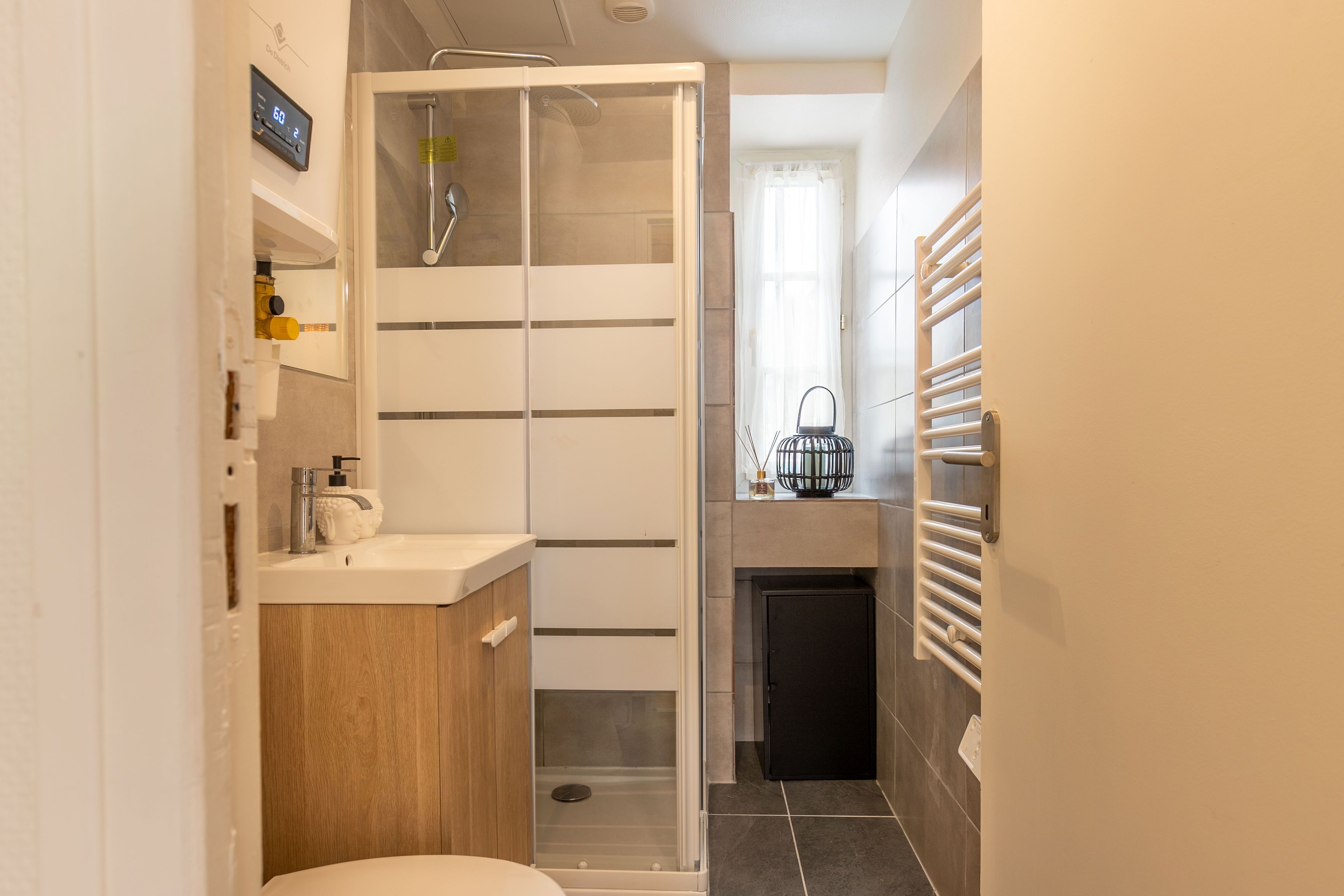 Shower, towels, soap, shampoo