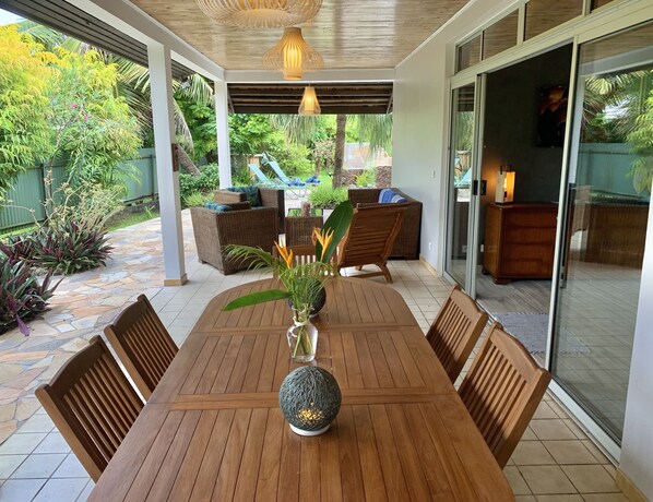 Outdoor dining - Villa Hoama Lodge Moorea - Proche Plage Temae (Teavaro)