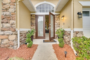 Exterior detail - Game Room, Pool & Spa: Disney Area Getaway! (Haines City)