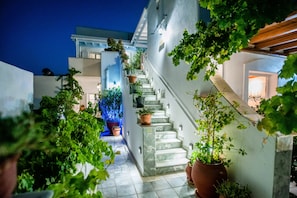Property entrance - Room-standard Double Room Village-mounta (Paros)