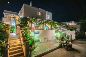 Room, 1 Bedroom, Smoking, Balcony | Property entrance