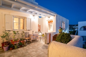 Balcony - Room-standard Double Room Village-mounta (Paros)