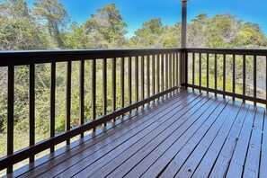 Property grounds - Sunny condo near the sand with pool, hot tub, tennis, smart TV, W/D, & AC (Panama City Beach)