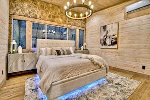 1 bedroom, iron/ironing board, WiFi, bed sheets - Keturah's Creek - Luxury Couples Tiny Cabin - 8 acres (Blue Ridge)