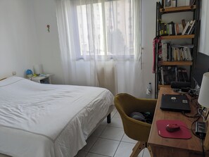 3 soverom, skrivebord, strykejern/-brett og wi-fi (inkludert)