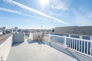Terrace/patio - Newly renovated 3BR/2BA Condo with Rooftop Deck – Walk to Beach and Shops! (Ocean City)