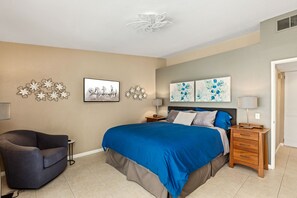 1 bedroom, iron/ironing board, free WiFi, bed sheets - Sunny! Palm Springs Private Villa. 7 Night Minimum. Pool, Hot Tub, Pets Welcome. (Palm Springs)