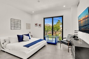 3 chambres, bureau, fer et planche à repasser, lit parapluie