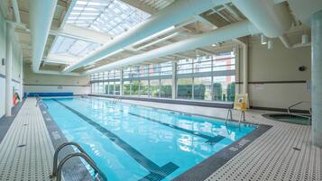 Piscine intérieure