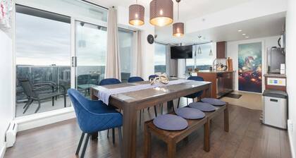 Sub-Penthouse Condo with Jacuzzi, Pool, Sauna & Gym