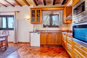 Refrigerador, microondas, horno y lavavajillas 