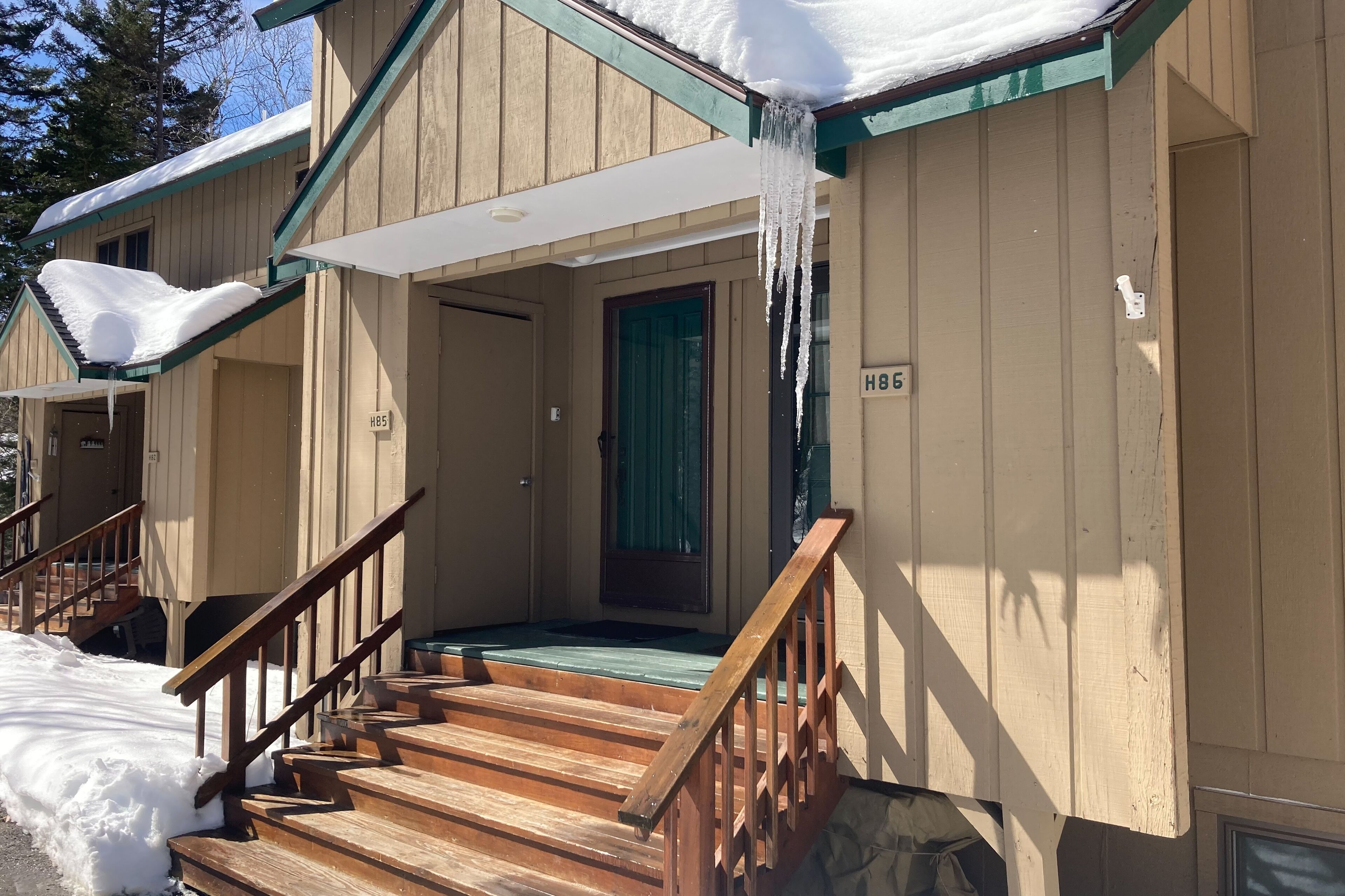 Dog-friendly condo w/ seasonal heated pool, tennis, golf, basketball, fireplace