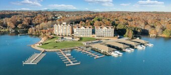 #122 Pointe - 3 Bedroom Lakefront Condo at Mariners SML