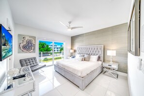 4 soveværelser, skrivebord, strygejern/strygebræt, weekendseng